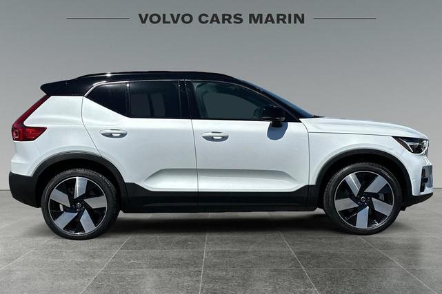 Photo of 2023 Crystal White Metallic Volvo XC40 Recharge Pure Electric