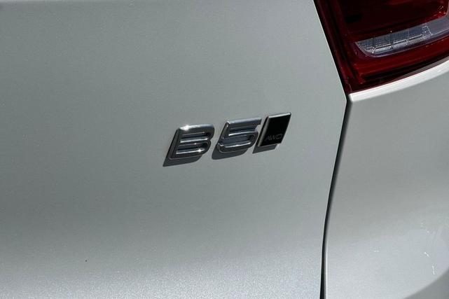 Photo of 2025 Crystal White Volvo XC40