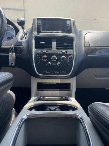 Photo of 2014 Cashmere/Sandstone Pearlcoat Dodge Grand Caravan