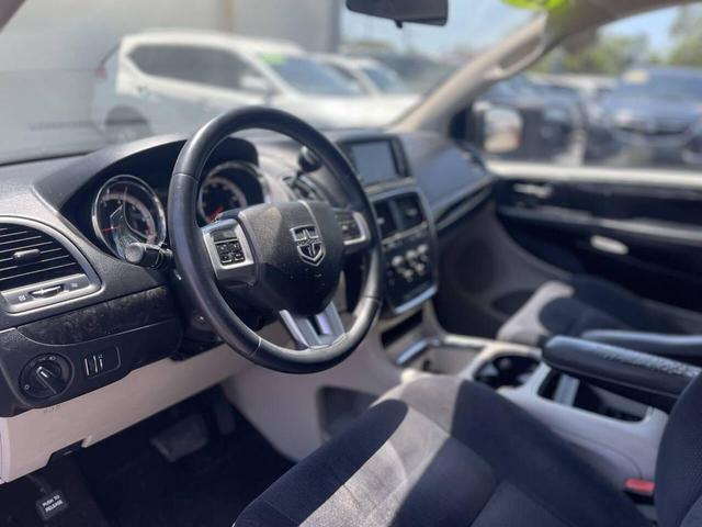 Photo of 2014 Cashmere/Sandstone Pearlcoat Dodge Grand Caravan