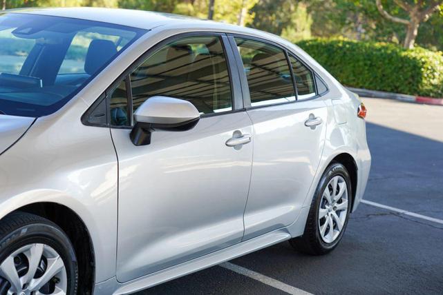 Photo of 2021 Classic Silver Metallic Toyota Corolla