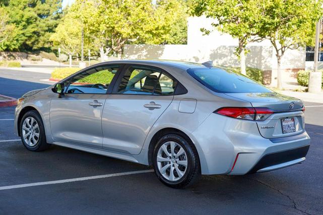 Photo of 2021 Classic Silver Metallic Toyota Corolla
