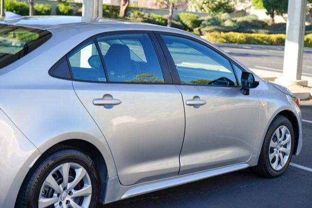 Photo of 2021 Classic Silver Metallic Toyota Corolla