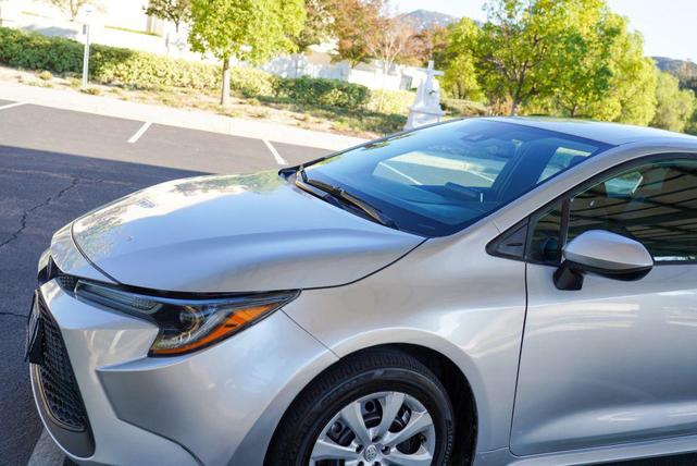 Photo of 2021 Classic Silver Metallic Toyota Corolla