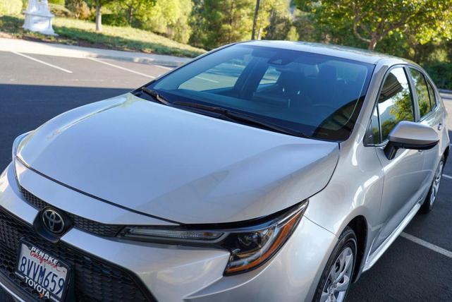 Photo of 2021 Classic Silver Metallic Toyota Corolla