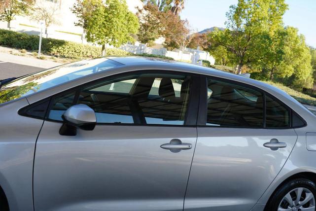 Photo of 2021 Classic Silver Metallic Toyota Corolla