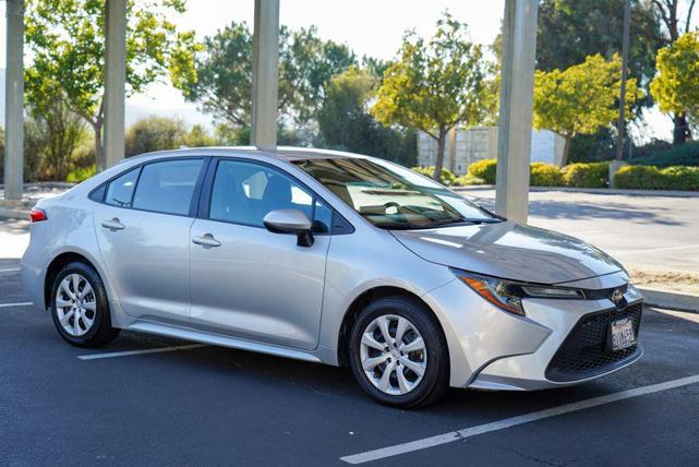 Photo of 2021 Classic Silver Metallic Toyota Corolla