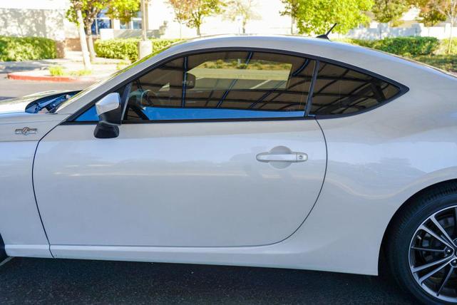 Photo of 2013 Whiteout Scion FR-S