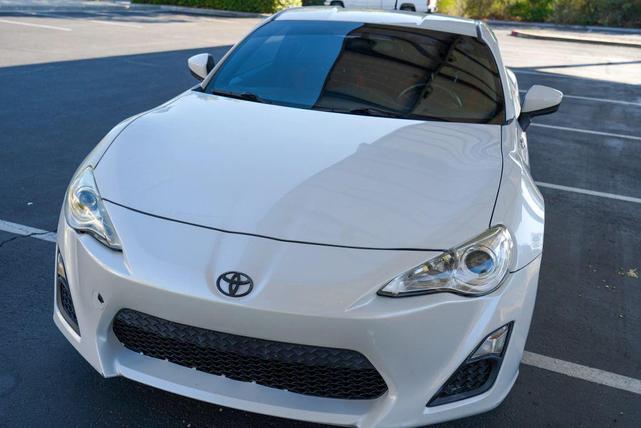 Photo of 2013 Whiteout Scion FR-S