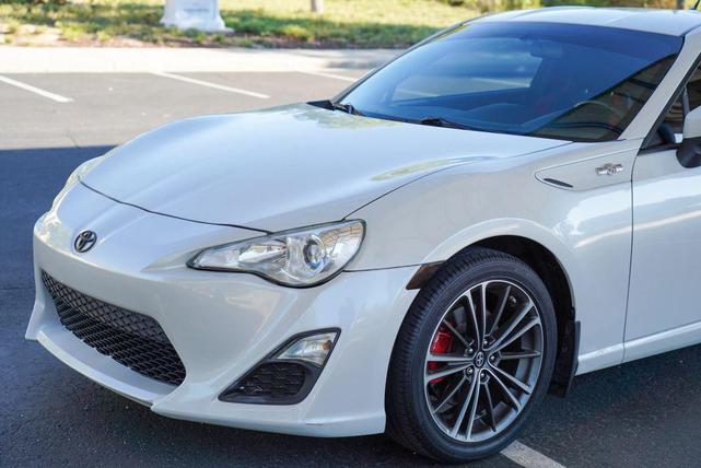 Photo of 2013 Whiteout Scion FR-S