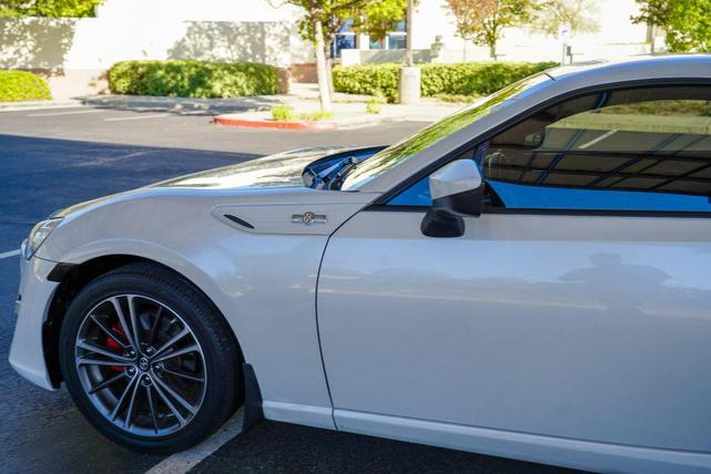 Photo of 2013 Whiteout Scion FR-S