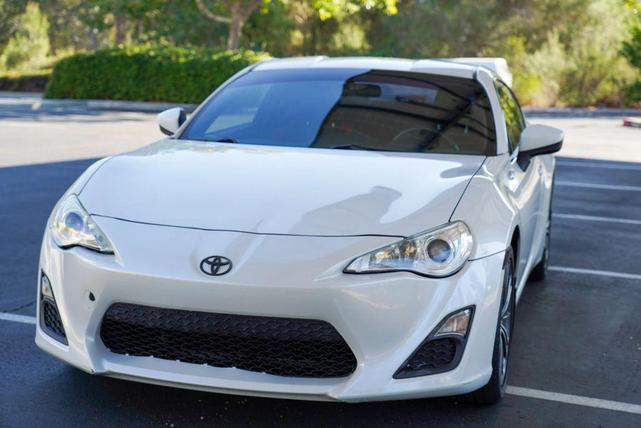 Photo of 2013 Whiteout Scion FR-S
