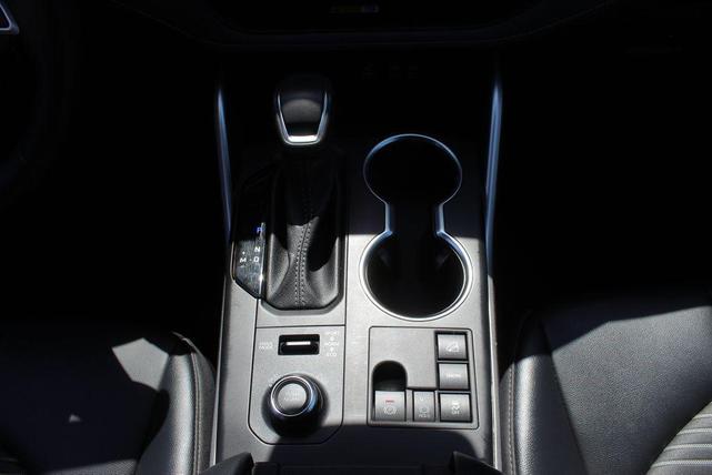 Photo of 2024 Midnight Black Metallic Toyota Highlander