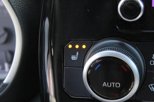 Photo of 2024 Midnight Black Metallic Toyota Highlander