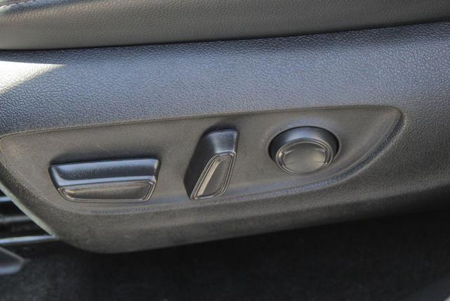 Photo of 2024 Midnight Black Metallic Toyota Highlander