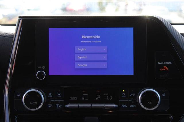 Photo of 2024 Midnight Black Metallic Toyota Highlander