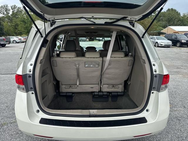 Photo of 2015 White Honda Odyssey