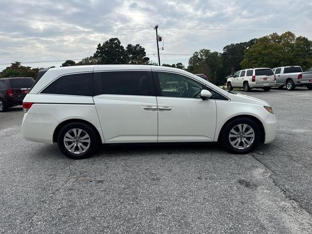 Photo of 2015 White Honda Odyssey