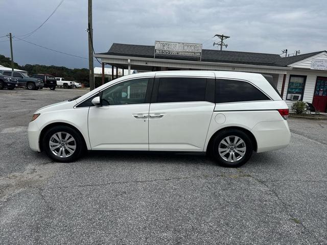 Photo of 2015 White Honda Odyssey