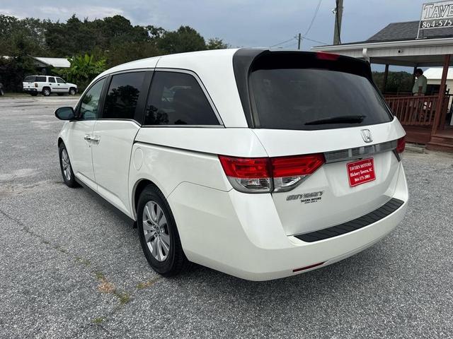 Photo of 2015 White Honda Odyssey