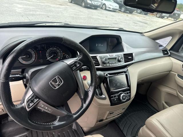 Photo of 2015 White Honda Odyssey