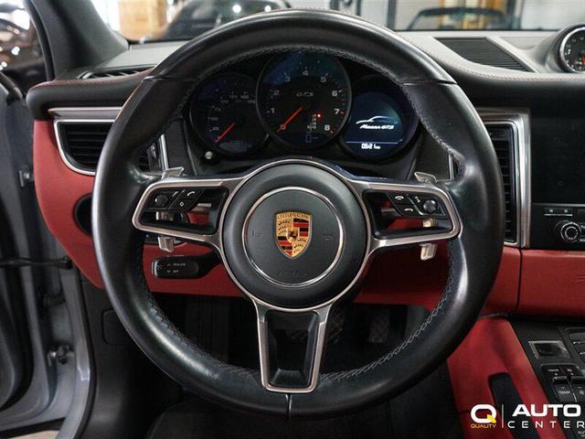 Photo of 2017 Rhodium Silver Metallic Porsche Macan