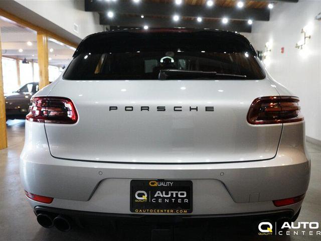 Photo of 2017 Rhodium Silver Metallic Porsche Macan