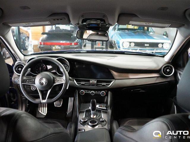 Photo of 2017 Montecarlo Blue Metallic Alfa Romeo Giulia