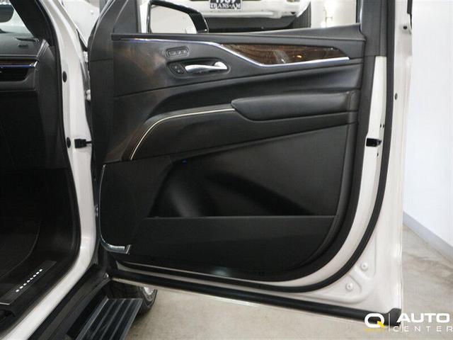 Photo of 2021 Crystal White Tricoat Cadillac Escalade