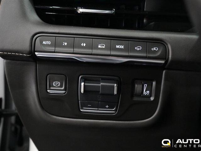 Photo of 2021 Crystal White Tricoat Cadillac Escalade