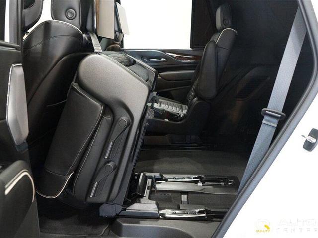 Photo of 2021 Crystal White Tricoat Cadillac Escalade