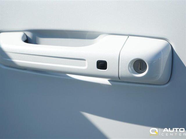 Photo of 2023 Ivory Tri-Coat Pearl RAM 1500