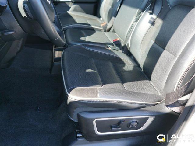 Photo of 2023 Ivory Tri-Coat Pearl RAM 1500