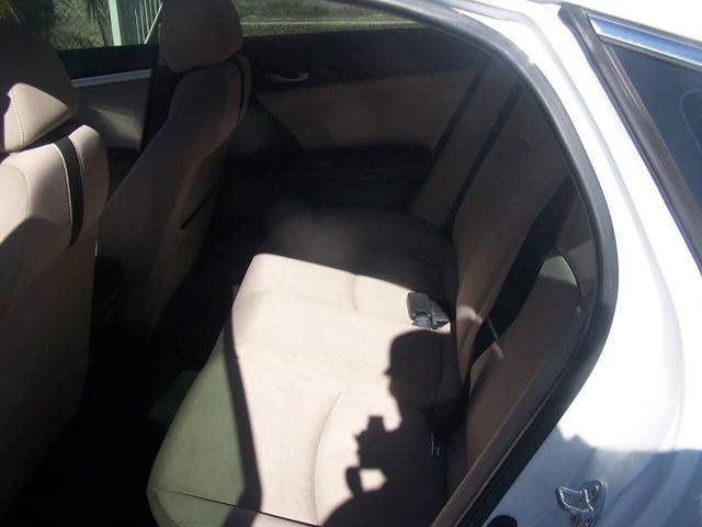 Photo of 2018 White Honda Civic