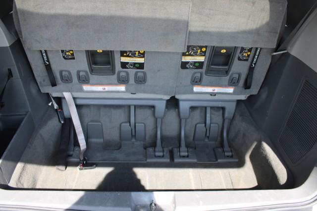 Photo of 2015 Super White Toyota Sienna