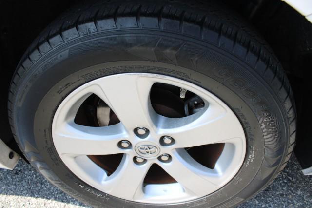 Photo of 2015 Super White Toyota Sienna