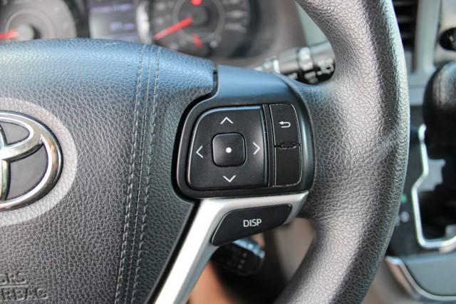 Photo of 2015 Super White Toyota Sienna