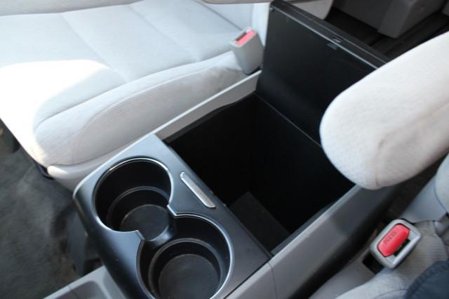 Photo of 2015 Super White Toyota Sienna