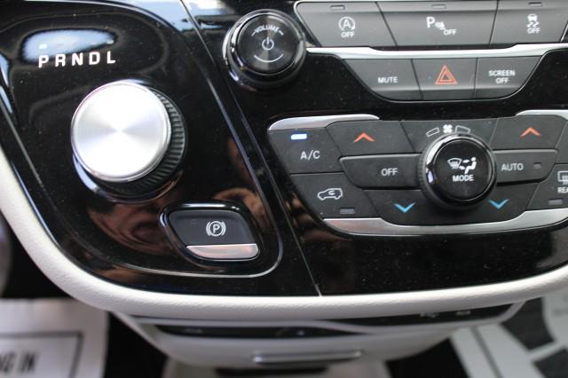 Photo of 2018 Molten Silver Chrysler Pacifica