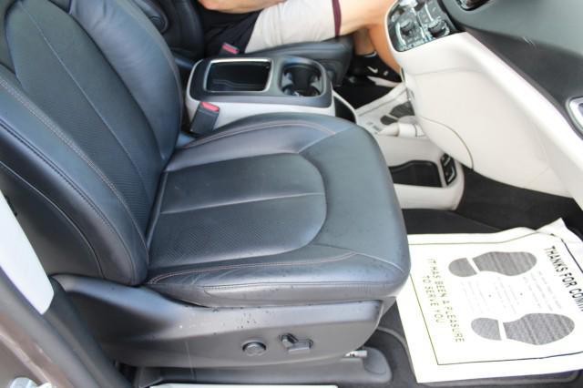 Photo of 2018 Molten Silver Chrysler Pacifica