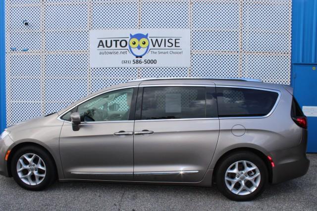 Photo of 2018 Molten Silver Chrysler Pacifica