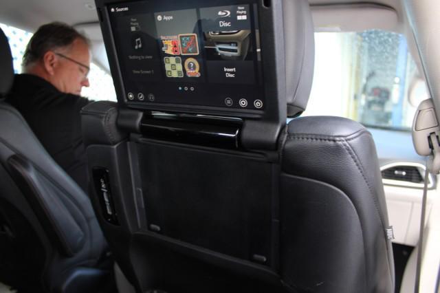 Photo of 2018 Molten Silver Chrysler Pacifica