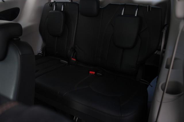 Photo of 2018 Molten Silver Chrysler Pacifica