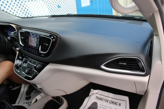 Photo of 2018 Molten Silver Chrysler Pacifica