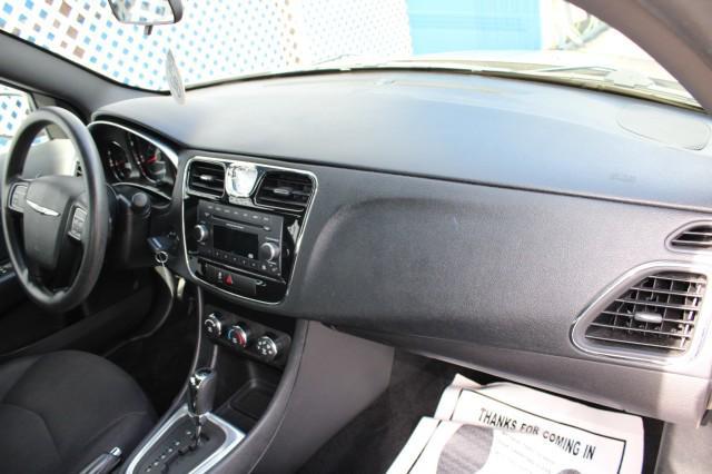 Photo of 2014 Billet Silver Metallic Clearcoat Chrysler 200