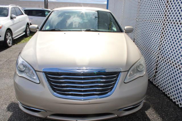 Photo of 2014 Billet Silver Metallic Clearcoat Chrysler 200