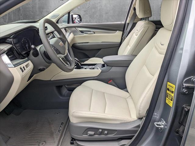 Photo of 2025 Argent Silver Metallic Cadillac XT5