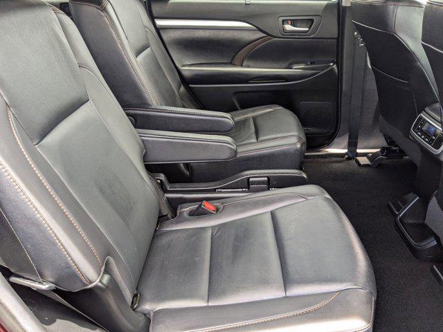 Photo of 2019 Ooh La La Rouge Mica Toyota Highlander