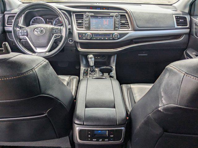 Photo of 2019 Ooh La La Rouge Mica Toyota Highlander