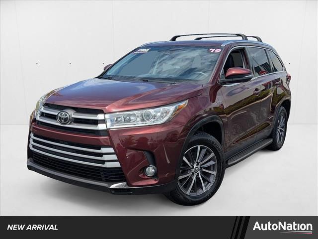 Photo of 2019 Ooh La La Rouge Mica Toyota Highlander